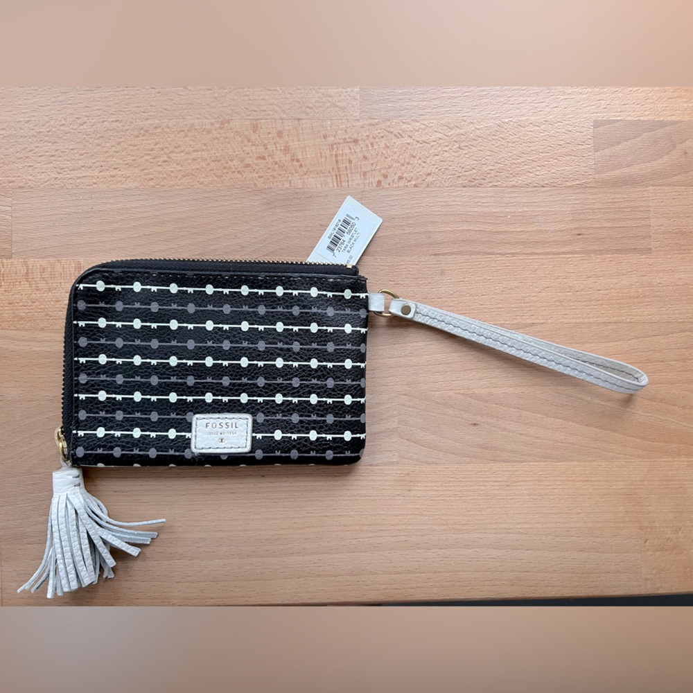 NWT Fossil Tara Wristlet in multi color